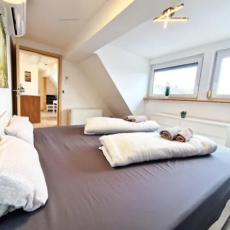 Zauberhafte Dachwohnung Zum Traeumen Bei Europapark رينهاوسن